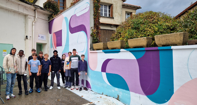 Les jeunes du Sacré Coeur réalisent une Fresque au pôle social de Digne les Bains ! Les jeunes du Sacré Coeur réalisent une Fresque au pôle social de Digne les Bains !