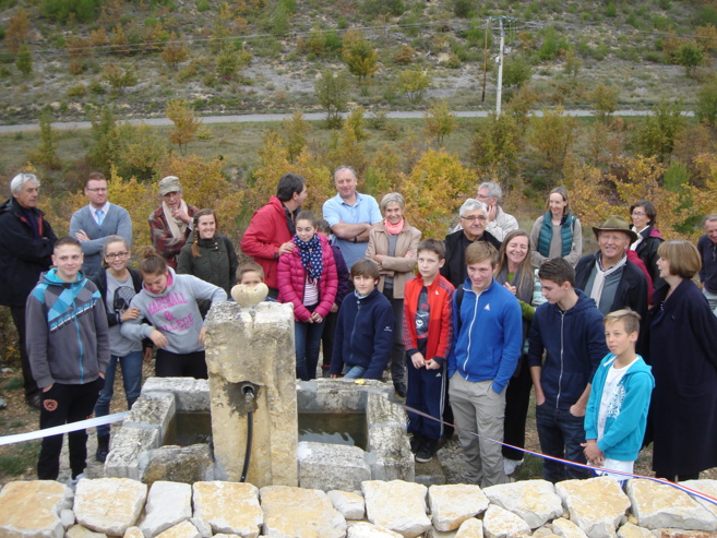 A Esparron de Verdon des jeunes ont restauré les terres incendiées A Esparron de Verdon des jeunes ont restauré les terres incendiées