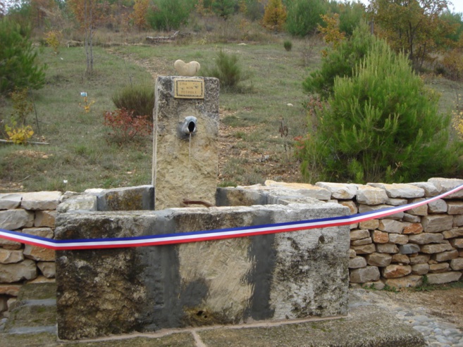 A Esparron de Verdon des jeunes ont restauré les terres incendiées A Esparron de Verdon des jeunes ont restauré les terres incendiées