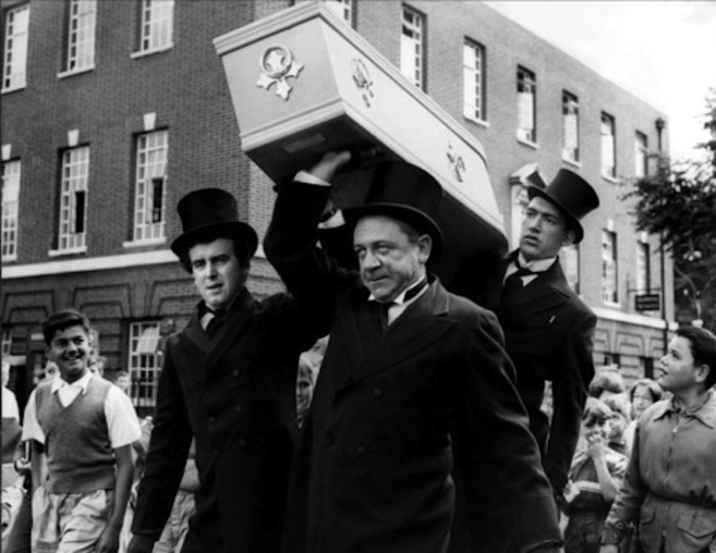 Rencontre avec une croque-mort au grand coeur à Manosque Rencontre avec une croque-mort au grand coeur à Manosque