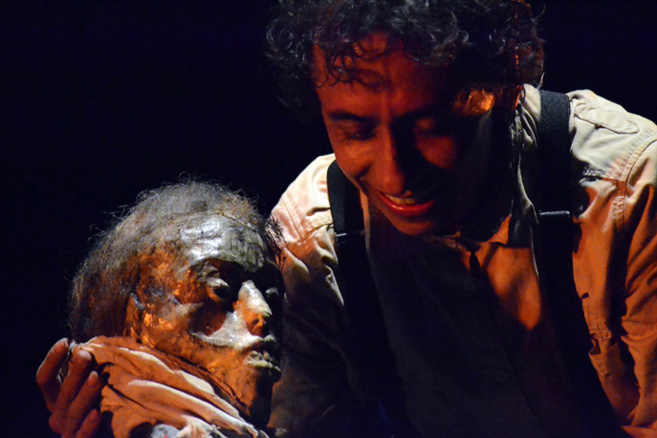 Poésie et émotion était au rendez-vous au Centre Culturel Samedi dernier avec le Comédien et Metteur en scène Carlos Gallegos Poésie et émotion était au rendez-vous au Centre Culturel Samedi dernier avec le Comédien et Metteur en scène Carlos Gallegos