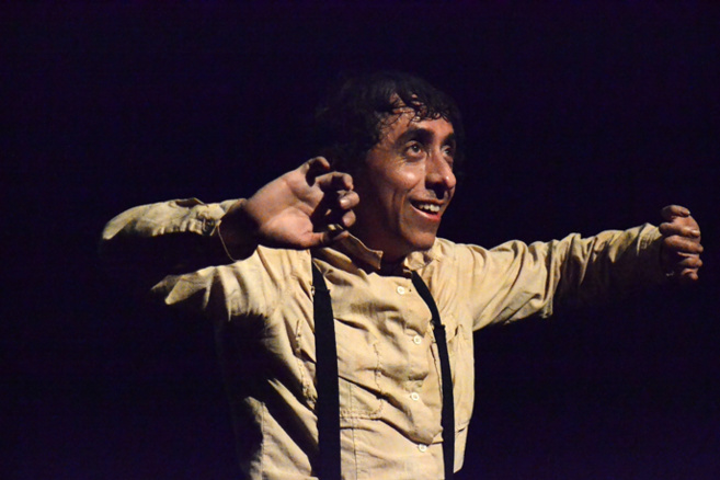 Poésie et émotion était au rendez-vous au Centre Culturel Samedi dernier avec le Comédien et Metteur en scène Carlos Gallegos Poésie et émotion était au rendez-vous au Centre Culturel Samedi dernier avec le Comédien et Metteur en scène Carlos Gallegos