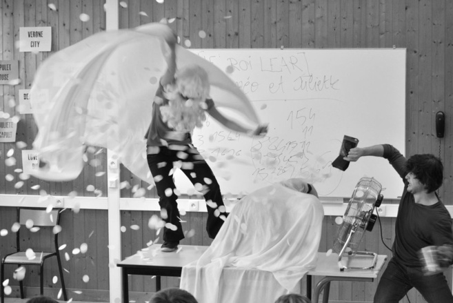 Le théâtre s’échappe hors des murs du théâtre Durance, attrapez-le ! Le théâtre s’échappe hors des murs du théâtre Durance, attrapez-le !