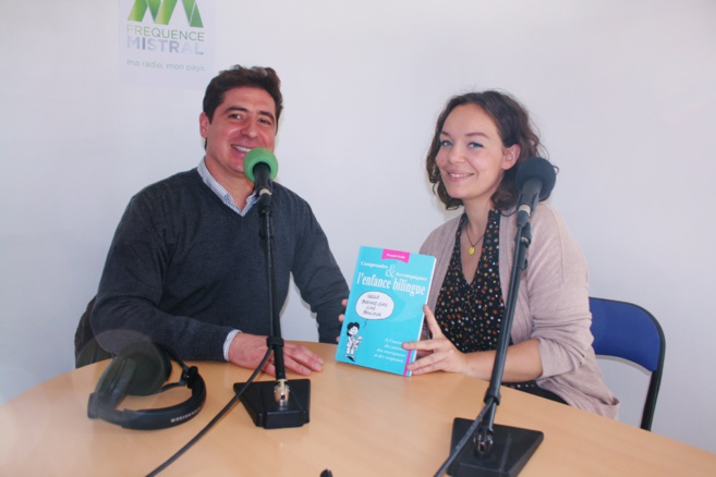 Franck Scola met les polyglottes en herbe au coeur d'un livre sur le bilinguisme Franck Scola met les polyglottes en herbe au coeur d'un livre sur le bilinguisme