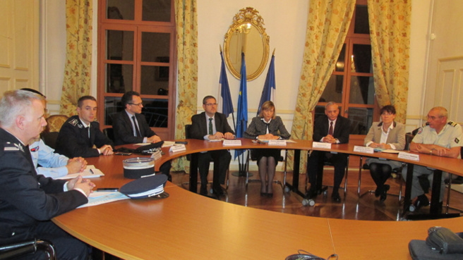 L’état d’urgence prolongé de 3 mois ça sert à quoi ? Les réponses des représentants de l'Etat L’état d’urgence prolongé de 3 mois ça sert à quoi ? Les réponses des représentants de l'Etat