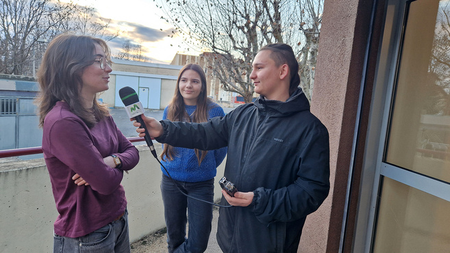 Les élèves en prépa de l'école d'art IDBL : commissaires de l'exposition "Souffle - écouter, voir." Les élèves en prépa de l'école d'art IDBL : commissaires de l'exposition "Souffle - écouter, voir."