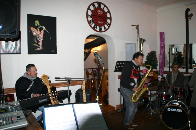 La fête et la musique passent par le Café de la Gare à Chorges La fête et la musique passent par le Café de la Gare à Chorges