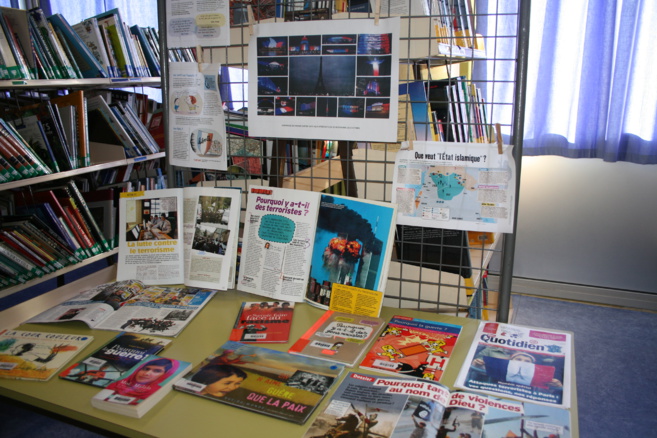 Attentats de Paris : le jour d’après vu par les élèves et professeurs du collège du Mont d’Or Attentats de Paris : le jour d’après vu par les élèves et professeurs du collège du Mont d’Or