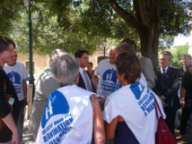 Les membres du collectif Réa interpellent Manuel Vals lors de sa venue, comme ils ont décidé d'interpeller les principals listes aux élections régionales 2015.