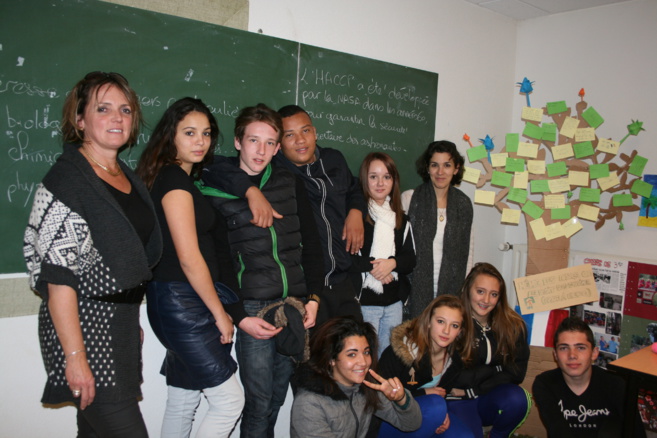 Palabres autour des attentats avec les 3èmes de la MFR de Peyruis Palabres autour des attentats avec les 3èmes de la MFR de Peyruis