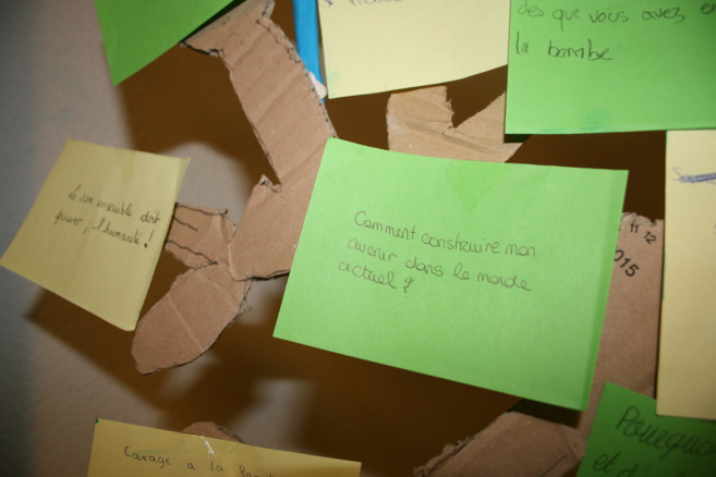 Palabres autour des attentats avec les 3èmes de la MFR de Peyruis Palabres autour des attentats avec les 3èmes de la MFR de Peyruis