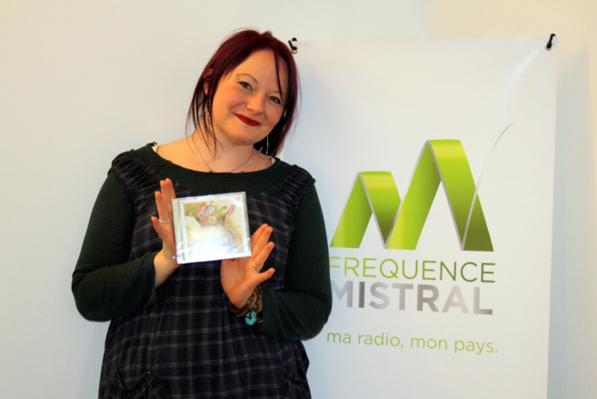 La chanteuse Calice : une militante du sourire ! La chanteuse Calice : une militante du sourire !