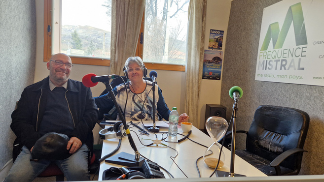 Rencontre avec la Présidente de l'association Fibromyalgie Douleurs chroniques AFDC. Rencontre avec la Présidente de l'association Fibromyalgie Douleurs chroniques AFDC.