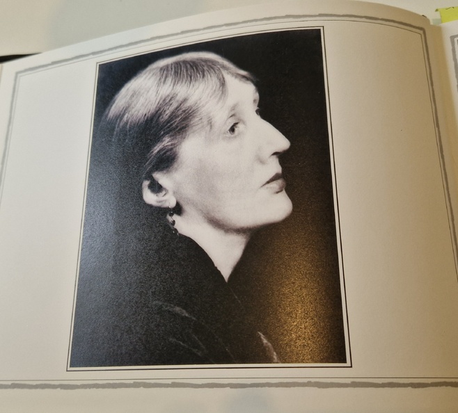 Lecture de textes et littérature féminine et féministe par Jacqueline Hennegrave. Lecture de textes et littérature féminine et féministe par Jacqueline Hennegrave.
