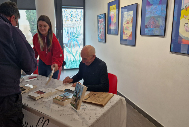 Séance de dédicaces Séance de dédicaces