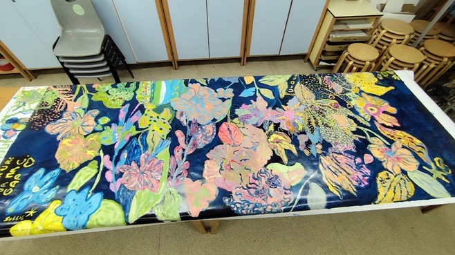 Résultat de la fresque peinte par les femmes à l'occasion du 08 mars. Résultat de la fresque peinte par les femmes à l'occasion du 08 mars.