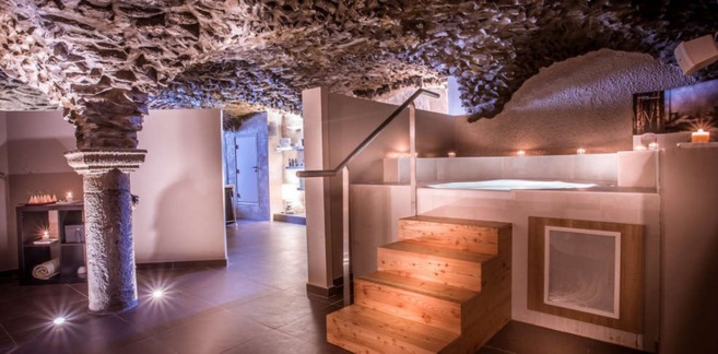 Séance de spa et relaxation après une journée de ski. L’offre bien-être de l’hôtel «Le Grand Aigle» Séance de spa et relaxation après une journée de ski. L’offre bien-être de l’hôtel «Le Grand Aigle»