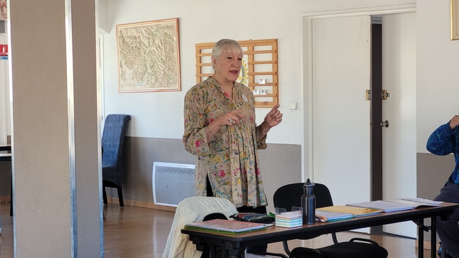 Chantal Théry présentant l'atelier Chantal Théry présentant l'atelier