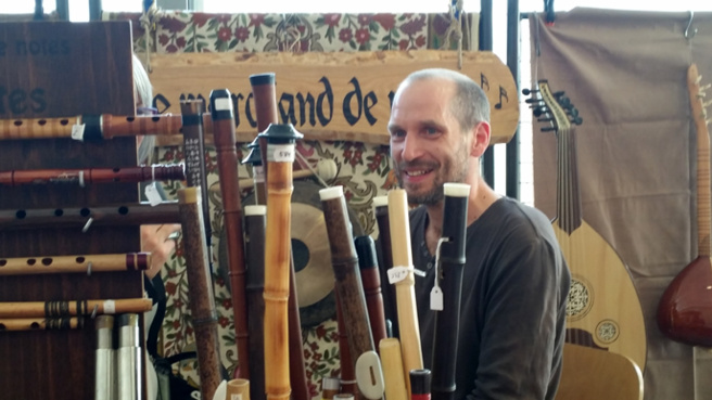 Julien Lansimaki, profession : Marchand de notes Julien Lansimaki, profession : Marchand de notes