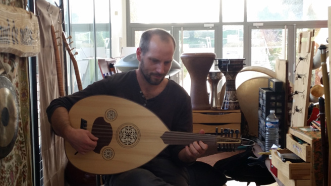 Julien Lansimaki, profession : Marchand de notes Julien Lansimaki, profession : Marchand de notes