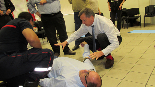 A Digne, le Préfet Guérin donne l’exemple pour les gestes d’urgence A Digne, le Préfet Guérin donne l’exemple pour les gestes d’urgence