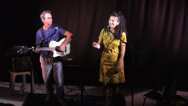 DuOH ! un joli duo au Festival Poèsie et Chansons au Pays des Lavandes. DuOH ! un joli duo au Festival Poèsie et Chansons au Pays des Lavandes.