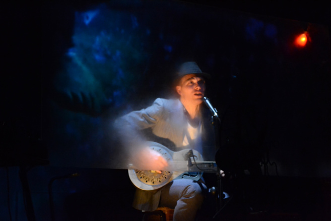 Thomas Milanese a raconté et chanté Dada Blues à Digne Thomas Milanese a raconté et chanté Dada Blues à Digne