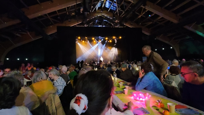 Plus de 300 séniors réunis au Palais des congrès pour fêter Noël