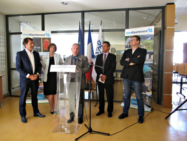 Le collège Pierre Girardot de Sainte-Tulle a une superbe salle multisports ! Le collège Pierre Girardot de Sainte-Tulle a une superbe salle multisports !
