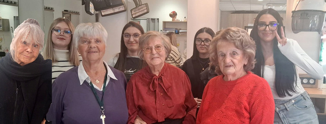 4 résidentes de l'Ehpad Notre Dame du Bourg ont participé au concours national de Miss Grand-mère ! 4 résidentes de l'Ehpad Notre Dame du Bourg ont participé au concours national de Miss Grand-mère !