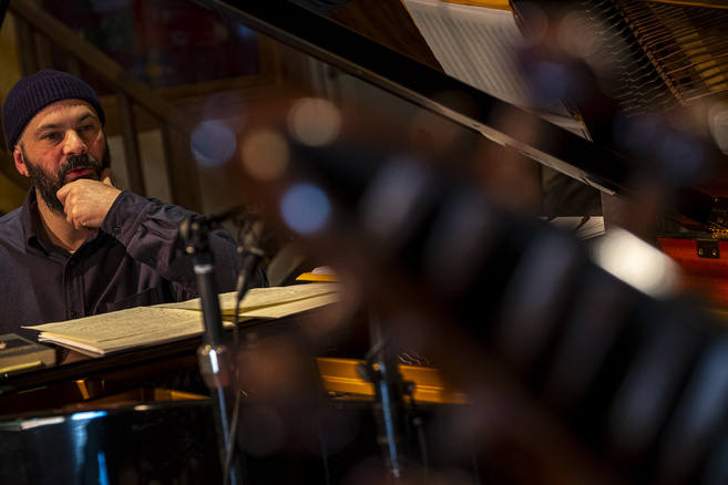 Julien Grassen Barbe pendant la résidence au studio Alys - photo par Alexandre Chevillard