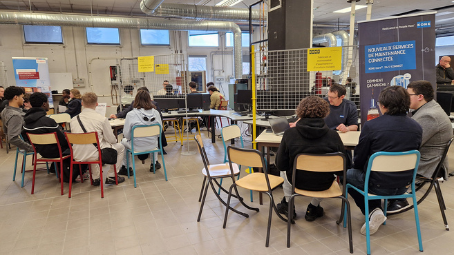 les lycéens.nes du 05 et 04 rencontrent des représentants d'une quinzaine d'entreprises. les lycéens.nes du 05 et 04 rencontrent des représentants d'une quinzaine d'entreprises.