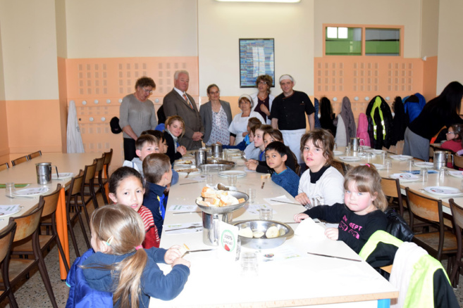 Les producteurs locaux passent à table à la cantine municipale de Sisteron ! Les producteurs locaux passent à table à la cantine municipale de Sisteron !