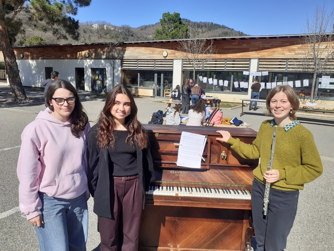La Cité scolaire Paul Arène au diapason avec la Journée Internationale des Droits des Femmes La Cité scolaire Paul Arène au diapason avec la Journée Internationale des Droits des Femmes