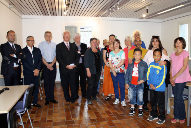 LE CENTRE MULTIMÉDIA DE SISTERON DANS LES MURS DE LA MEDIATHEQUE LE CENTRE MULTIMÉDIA DE SISTERON DANS LES MURS DE LA MEDIATHEQUE