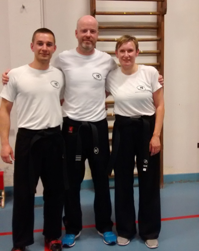 Une femme ceinture noire de Krav-Maga à Gap Une femme ceinture noire de Krav-Maga à Gap