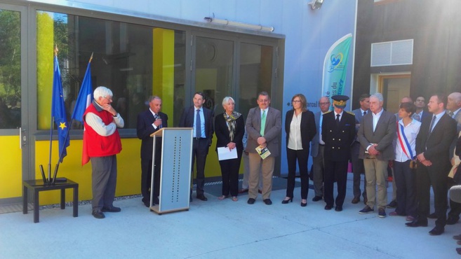 Le ministre Thierry Mandon entouré de nombreux élus Le ministre Thierry Mandon entouré de nombreux élus