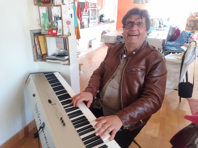 La poésie se murmure au rythme du piano sur Fréquence Mistral