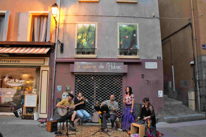 Des commerçants dignois font vivre deux rues en nocturne. Des commerçants dignois font vivre deux rues en nocturne.