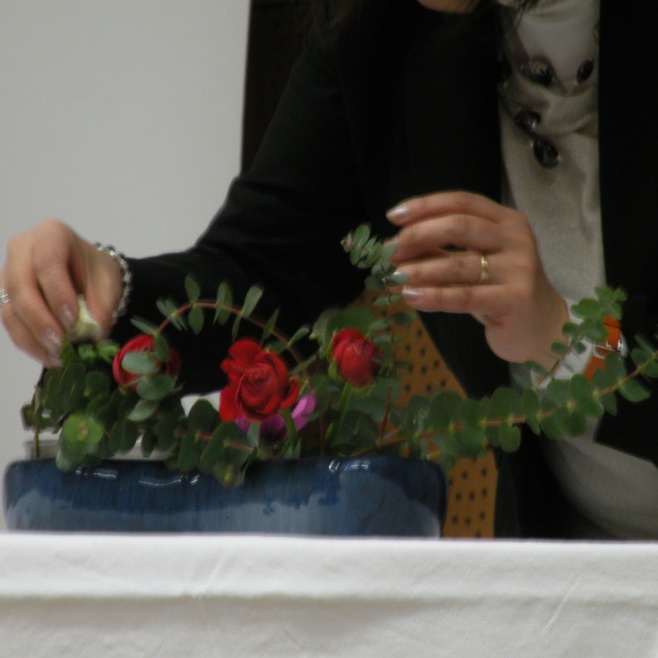 Un moment pour lier art floral ancestral et danses… Un moment pour lier art floral ancestral et danses…