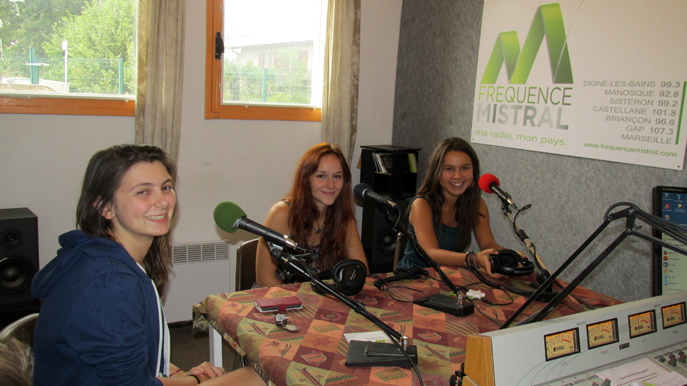 3 du groupe Under One sixty-five Barbara, Jeanne, et Pauline de Gauche à droite