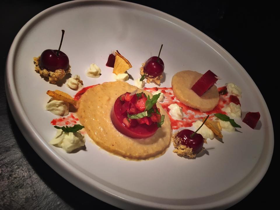 Crème sucrée de pois chiche de Dabisse, Cerises du Pays Dignois en gelée et en tartare au basilic