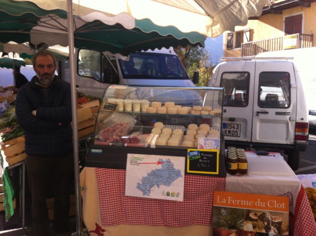 Laurent producteur de fromage de brebis à Névache