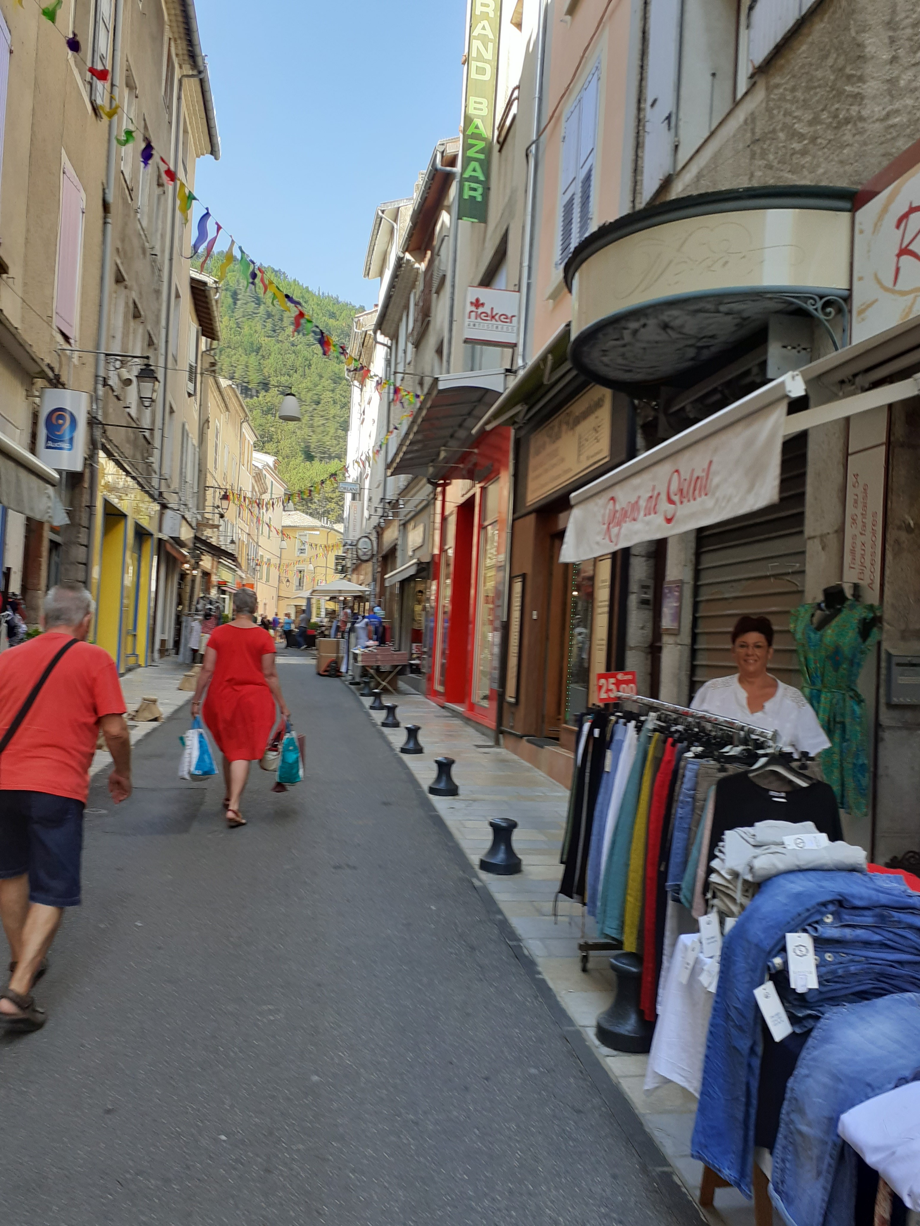 Un été qui passe par les commerces à Sisteron !