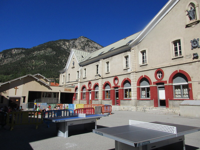 l'école Carlhian  Rippert organise ce week-end sa célèbre FOIRE AUX SKIS