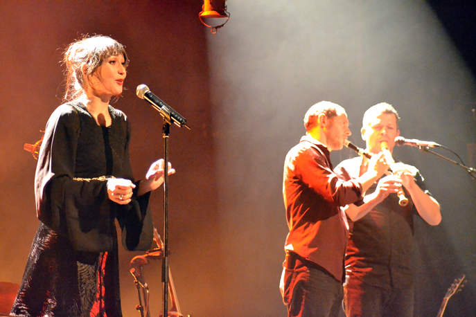 Amélie les crayons en Concert à Digne, a embarqué son public "Jusqu’à la mer", le titre de son dernier spectacle.