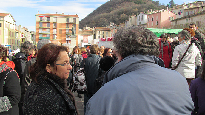 Rassemblement de protestation à Digne mercredi 10 décembre sur le marché.