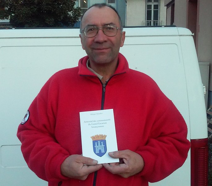Philippe Chevallier publie un livre sur les blasons du Briançonnais
