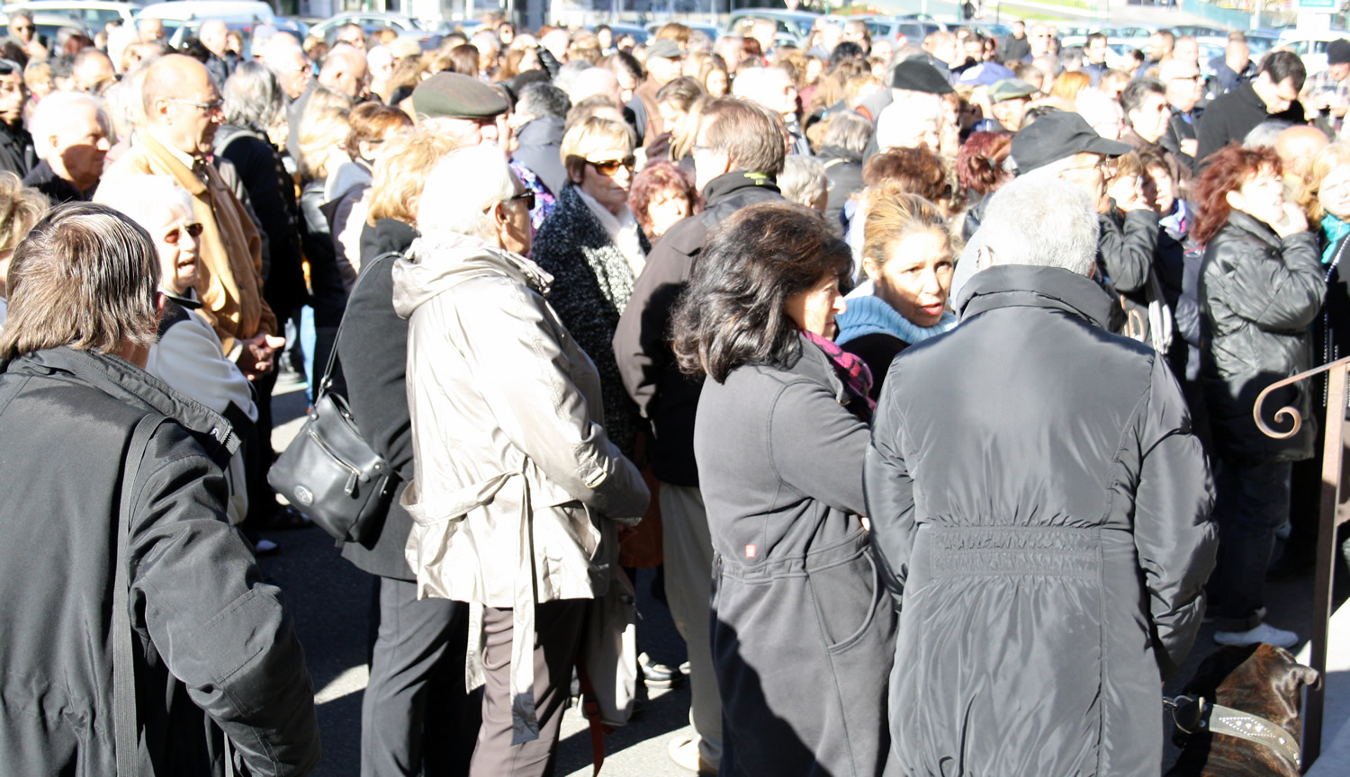A Sisteron des centaines de personnes se sont rassemblées pour dire non à la barbarie !