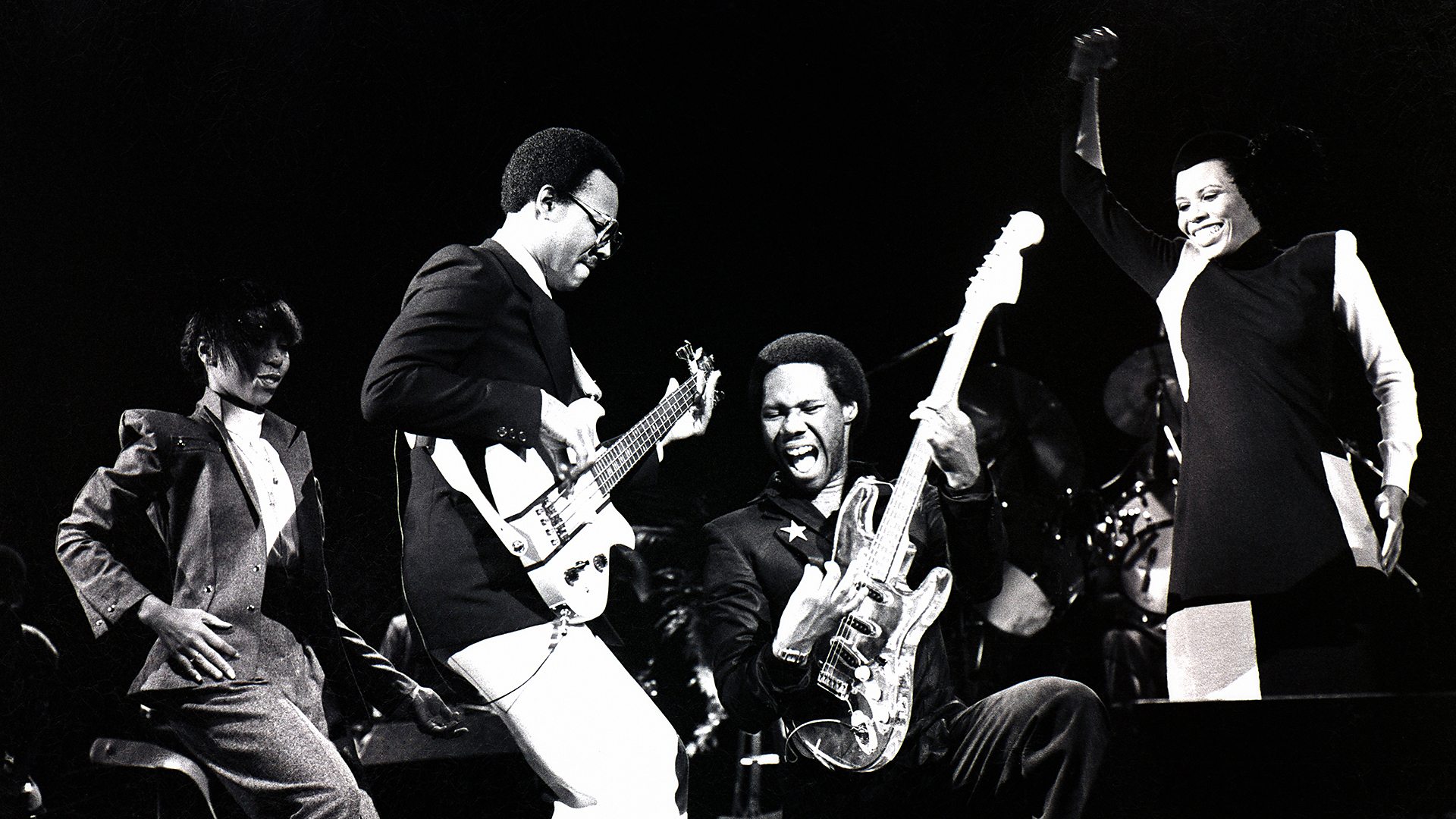 Bernard Edwards à la basse (à gauche) et Nile Rodgers à la guitare